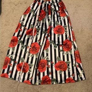 Floral skirt set w/ black shirt